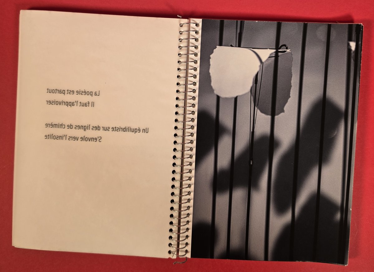 Une double page : l'ombre portée sur la façade